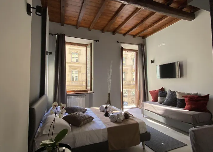 Soha Piazza Di Spagna Boutique בית הארחה רומא